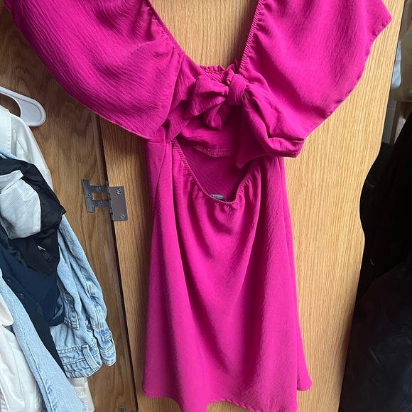 Pink open back bow tie dress - Picture 3 of 4